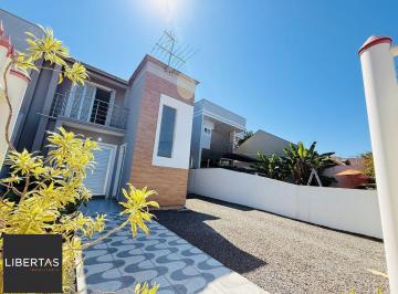 Casa · 227m² · 4 Quartos · 3 Vagas · Casa de 4 dormitórios e 3 vagas de garagem em Canoas.