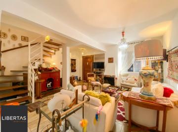 Casa · 138m² · 3 Quartos · 2 Vagas · Casa semi-mobiliada à venda em condomínio fechado com 3 dormitórios e suíte