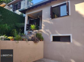 Casa · 290m² · 4 Quartos · 2 Vagas · Casa com 4 quartos, suíte, piscina, lareira, churrasqueira em um terreno de 616m