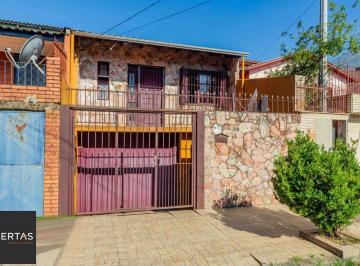 Casa · 90m² · 3 Quartos · 2 Vagas · Casa com varanda fechada, 3 quartos, 2 vagas no bairro Costa e Silva.
