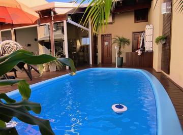 Casa · 253m² · 3 Quartos · 3 Vagas · Sobrado com piscina no Parque Brasília em Cachoeirinha