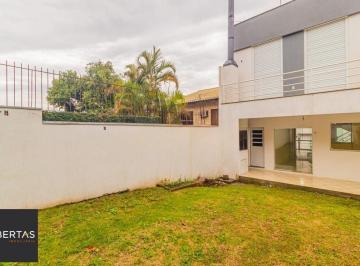 Casa · 229m² · 3 Quartos · 3 Vagas · Casa com 3 dormitórios, suíte, lavabo e amplo pátio.