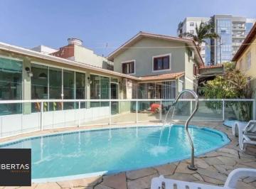 Casa · 388m² · 3 Quartos · 3 Vagas · Casa térrea 100% mobiliada com 3 dormitórios, suíte, piscina e 3 vagas.