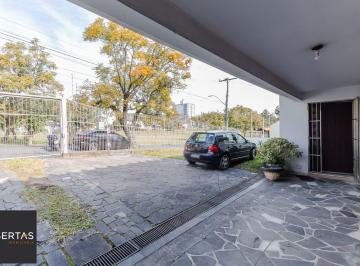 Casa · 202m² · 3 Quartos · 4 Vagas · Casa 3 dormitórios ampla, perto da PUC