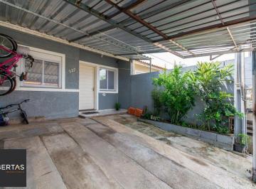 Casa · 44m² · 2 Quartos · 2 Vagas · Casa de 2 dormitórios e com 2 vagas de garagem em Cachoeirinha.