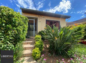 Casa · 130m² · 3 Quartos · 3 Vagas · Casa 3 dormitórios com amplo terreno