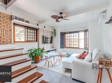 Casa · 220m² · 3 Quartos · 2 Vagas · Casa em condomínio fechado, 3 dormitórios, suíte e duas vagas de garagem
