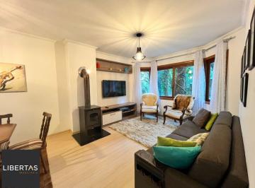 01-Sala Estar com Lareira · "Apartamento Mobiliado de 2 Quartos em Gramado RS."