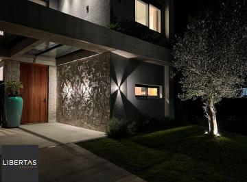 Casa · 214m² · 4 Quartos · 4 Vagas · Casa à venda - na Zona Nova