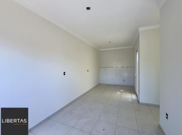 Living · Casa em condomínio com 2 dormitórios, vaga de garagem e churrasqueira na Olaria