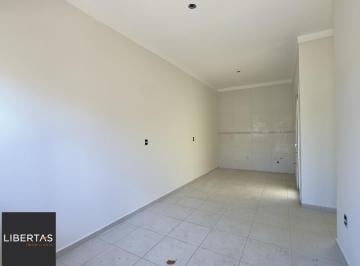 Living · Casa em condomínio com 2 dormitórios, vaga de garagem e churrasqueira na Olaria