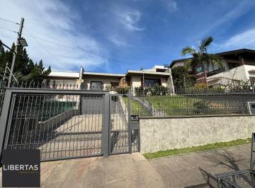 Casa · 380m² · 4 Quartos · 3 Vagas · Casa 4 dormitórios, 1 suíte, 03 vagas, Bairro Três Figueiras, Porto Alegre.