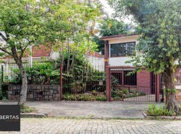 Casa · 154m² · 3 Quartos · 3 Vagas · Com 3 quartos e 2 banheiros, ampla sala com garagem para 03 carros.