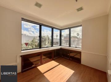 Comercial · 46m² · 1 Quarto · 2 Vagas · Comercial à venda - em Petrópolis