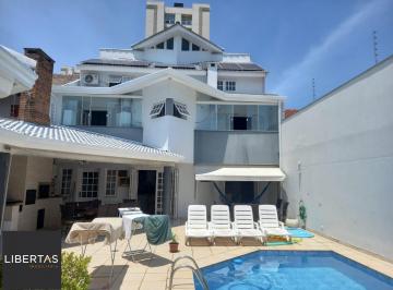 Casa · 428m² · 5 Quartos · 3 Vagas · Vende-se sobrado com 5 quartos (3 suítes), 428m² e 3 vagas – Alto Petrópolis