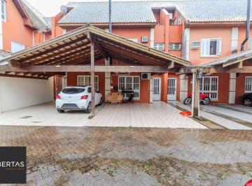 Casa · 140m² · 3 Quartos · 2 Vagas · Casa de condomínio, 3 dormitórios, 1 suíte e 2 vagas cobertas no bairro Teresópo