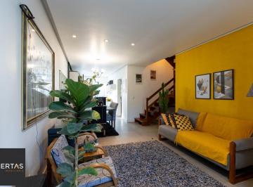 Casa · 115m² · 2 Quartos · 2 Vagas · Sobrado com 2 dormitórios, sendo 1 ampla suíte com banheira de hidromassagem, 2