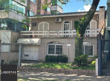 Casa · 175m² · 3 Quartos · 4 Vagas · Casa com 260m² – Excelente localização para moradia ou comércio!