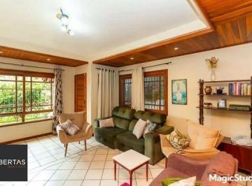 Casa · 235m² · 5 Quartos · 4 Vagas · Casa sobrado a Venda de 5 Quartos, 1 Suite e 4 Vagas de Garagem com 235M²privt.