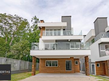Casa · 300m² · 3 Quartos · 4 Vagas · Viva o Privilégio de Ter o Guaíba como Quintal
