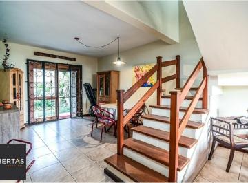 Casa · 166m² · 2 Quartos · 2 Vagas · Casa em condomínio fechado de 2 quartos, suíte, 2 vagas no bairro Guarujá