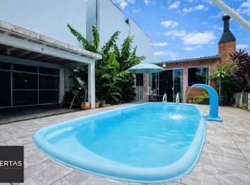 Casa · 100m² · 2 Quartos · 3 Vagas · Casa com churrasqueira / Piscina