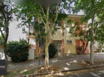 Casa · 313m² · 7 Quartos · 4 Vagas · Casa sobrado no Petrópolis com 7 dormitórios e 4 vagas