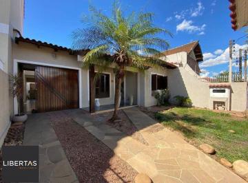 Casa · 330m² · 2 Quartos · 4 Vagas · Casa de 330m² com 2 Quartos, piscina e 4 vagas de garagem em Canoas.