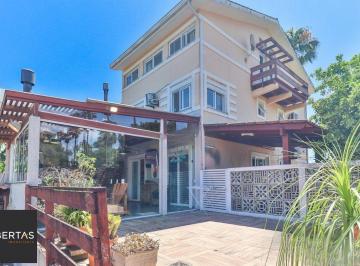 Casa · 191m² · 3 Quartos · 3 Vagas · Casa em Condomínio com 3 Dormitórios e 3 Vagas na Lomba do Pinheiro