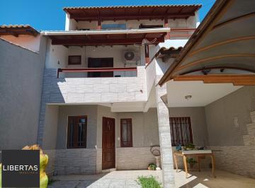 Casa · 184m² · 2 Quartos · 2 Vagas · Excelente oportunidade de adquirir um sobrado no charmoso bairro Guarujá