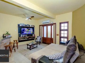 Casa · 300m² · 3 Quartos · 2 Vagas · Casa à venda com 3 dormitórios, 1 suíte e espaço gourmet em terreno alto