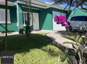Casa · 132m² · 3 Quartos · 2 Vagas · Casa 3 dormitórios, 1 suite, lareira, 2 vagas de garagem, piscina, bairro Mariáp