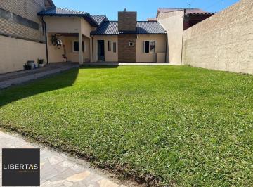 Casa · 90m² · 1 Quarto · Casa