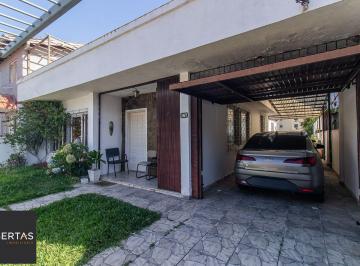 Casa · 170m² · 3 Quartos · 5 Vagas · Casa 3 dormitórios, 5 vagas.