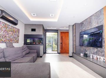 Casa · 225m² · 4 Quartos · 4 Vagas · Casa com 4 quartos e 4 vagas em Canoas.