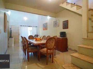 Casa · 140m² · 5 Quartos · 1 Vaga · Casa Térrea com 5 dormitórios, Amplo Terreno de 300m² - Bairro Santa Rosa
