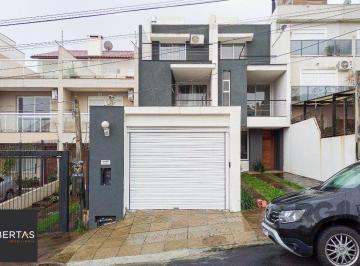 Casa · 161m² · 3 Quartos · 2 Vagas · casa possui 3 suítes, 2 com closet