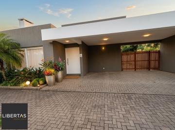 Casa · 169m² · 3 Quartos · 3 Vagas · Linda casa Térrea em Condomínio, 3 suítes, 3 vagas cobertas, pátio com Piscina!