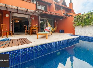Casa · 329m² · 3 Quartos · 2 Vagas · Casa em condomínio fechado a venda no bairro Três Figueiras.