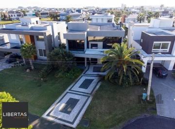 Casa · 409m² · 5 Quartos · 2 Vagas · Casa à venda - em Xangri-Lá