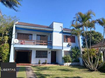 Casa · 237m² · 3 Quartos · 2 Vagas · Casa com 3 dormitótrios, piscina e 2 vagas de garagem em Canoas.