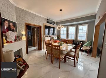 Casa · 350m² · 8 Quartos · 6 Vagas · Casa 8 dormitórios, 5 banheiros e 6 vagas no Bairro São João Porto Alegre