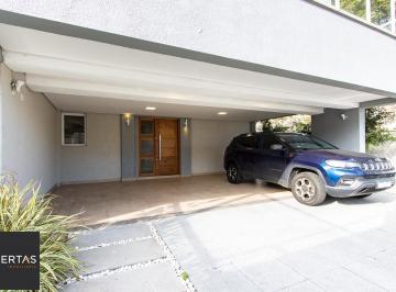 Casa · 122m² · 3 Quartos · 3 Vagas · Casa de esquina à venda na Av. Copacabana | 3 dormitórios | 3 vagas |