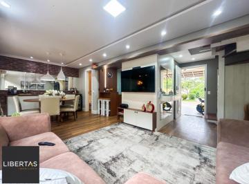Casa · 219m² · 3 Quartos · 2 Vagas · Casa em Condomínio com 03 quartos, 01 suíte e 02 vagas cobertas - Teresópolis