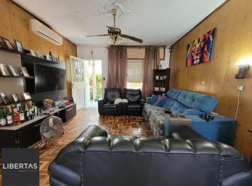Casa · 140m² · 3 Quartos · 2 Vagas · Casa térrea com garagem no subsolo e anexo