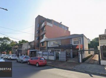 Casa · 300m² · 3 Quartos · 8 Vagas · Casa com 3 quartos, 3 banheiros, 300m² e 8 vagas no Menino Deus.