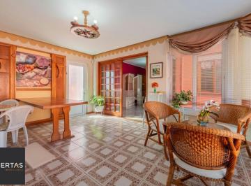 Casa · 223m² · 3 Quartos · 4 Vagas · Casa com 3 dormitórios,1 suíte, 4 banheiros e 4 vagas, 203m² no Jardim Itu.