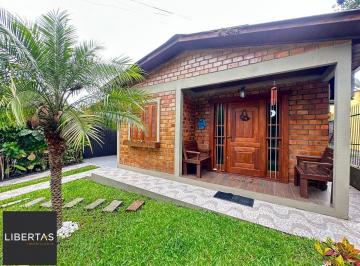 Casa · 109m² · 2 Quartos · 3 Vagas · Casa de alvenaria toda reformada e mobiliada no bairro Lami