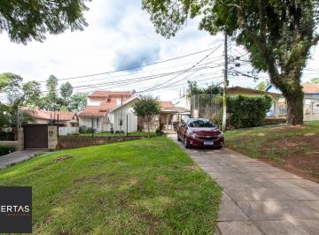 Casa · 200m² · 4 Quartos · 2 Vagas · Casa de 4 dormitórios, 2 suítes, piscina, pátio e 2 vagas de garagem.