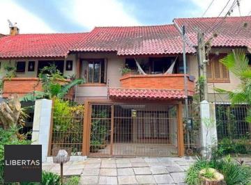 .jpg+2025-03-04 · Casa em Porto Alegre, no bairro Guarujá, com 3 dormitório(s), e 3 banheiros, à v